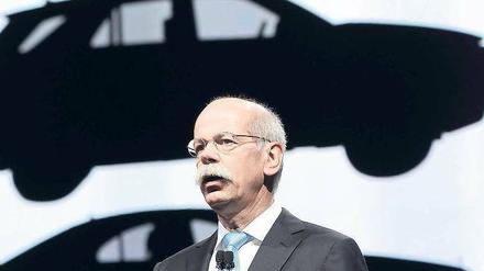 Alles, außer kleine Geländewagen. Daimler-Chef Dieter Zetsche führt seit 2006 den Pkw- und Lkw-Konzern. Finanzchef Bodo Uebber sieht noch Lücken. „Zum Teil fehlen uns die Produkte: Zum Beispiel den BMW X1 haben wir nicht im Portfolio“, sagte er.