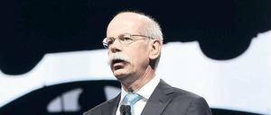 Alles, außer kleine Geländewagen. Daimler-Chef Dieter Zetsche führt seit 2006 den Pkw- und Lkw-Konzern. Finanzchef Bodo Uebber sieht noch Lücken. „Zum Teil fehlen uns die Produkte: Zum Beispiel den BMW X1 haben wir nicht im Portfolio“, sagte er. 