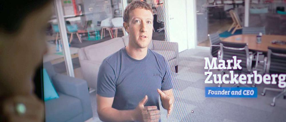 Mark Zuckerberg möchte mit einem Mythos aufräumen: Werbung auf Smartphones und Tablets habe sich als effizienter herausgestellt und mache inzwischen 14 Prozent der Werbeeinnahmen aus, sagt er.