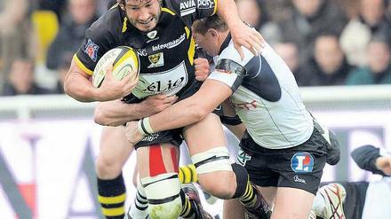 Der Profi. Robert Mohr (vorn) spielte in Frankreich mit seinem Klub Atlantique Stade Rochelais vor 70 000 Fans. Foto: AFP