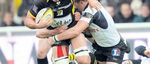 Der Profi. Robert Mohr (vorn) spielte in Frankreich mit seinem Klub Atlantique Stade Rochelais vor 70 000 Fans. Foto: AFP