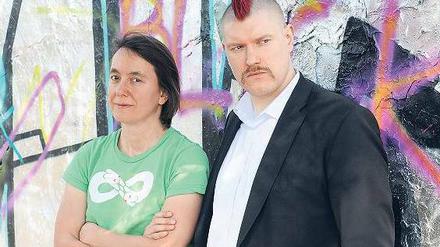 Gut vernetzt. Die Internet-Experten Kathrin Passig und Sascha Lobo. 