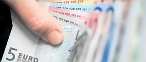 Geld zurück. Wer sich zur Steuererklärung überwindet, kann die Kosten für die Weiterbildung zurück bekommen. Dafür lohnt sich dann vielleicht sogar der Aufwand. Foto: ddp