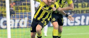 Kleiner Riese. Linksverteidiger Marcel Schmelzer (links) bejubelt seinen Treffer zum 2:1. Foto: dapd