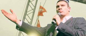 Ein Vorbild. Die Oppositionspartei des ehemaligen Boxers Witali Klitschko könnte bei den Parlamentswahlen am Sonntag auf 16 Prozent der Stimmen kommen. Doch zum Regieren wird es angesichts der zersplitterten Opposition kaum reichen. Foto: Gleb Garanich/Reuters