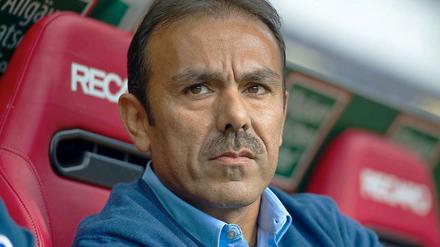 Mit welchem Plan will Hertha-Coach Jos Luhukay den Spitzenreizter stoppen? Und wer spielt für Änis Ben-Hatira?