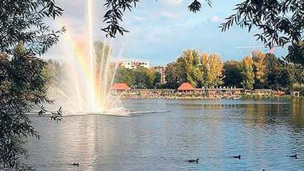 Das Strandbad am Weißen See – ein Quell der Freude und der Erholung.