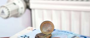 Teurer Winter: Die jährlichen Heizkosten verschlingen inzwischen oft ein ganzes Monatsgehalt. In vielen Fällen müsste das nicht sein.