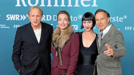 Die Schauspieler Ulrich Tukur (l-r) und Aglaia Szyszkowitz, Tukurs Frau Katharina John und der Produzent Nico Hofmann bei der Premiere des Films "Rommel".