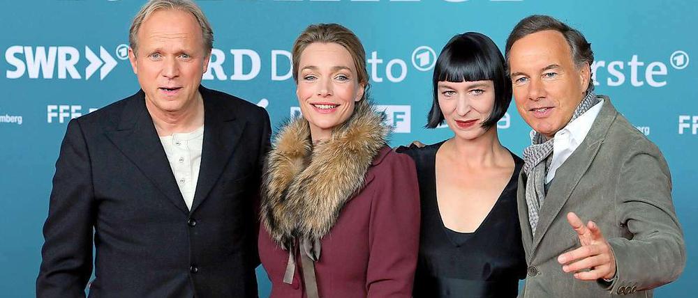 Die Schauspieler Ulrich Tukur (l-r) und Aglaia Szyszkowitz, Tukurs Frau Katharina John und der Produzent Nico Hofmann bei der Premiere des Films "Rommel".