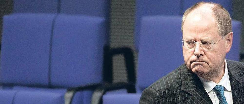 Er wird es schwer haben auf dem Weg ins Kanzleramt. Merkel erfährt Zuspruch in der ganzen Bevölkerung – Steinbrück nicht mal durchgehend in der eigenen Partei. 