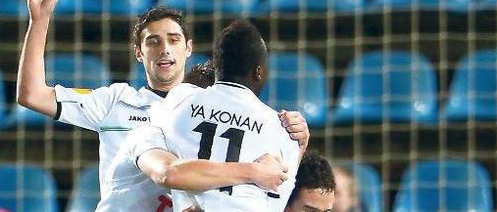 Später Jubel. Didier Ya Konan sichert Hannover mit seinem Tor (90.+3) den Sieg bei Schwedens Meister Helsingborg IF.