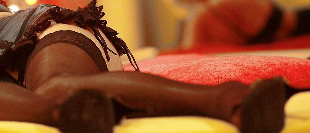 Mehr als 160 Frauen wurden bei den Razzien in Deutschland angetroffen. Ob sie Opfer von Menschenhandel sind, wird derzeit geprüft.