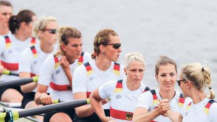 Wieder im Boot. Nadja Drygalla (Dritte von rechts) gehört zum Kern des Achters. Trotz des Wirbels um sie und ihren umstrittenen Freund hat sie beschlossen, weiterzumachen. 