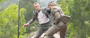 In Fahrt. Daniel Craig alis 007 schwächelt zwar, aber wenn es sein muss, kämpft er auch auf dem Dach fahrender Züge. 
