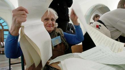 Selbst wenn der Wahltag internationalen Standards genügt haben sollte, muss die Einhaltung demokratischer Prinzipien insgesamt in Zweifel gezogen werden.