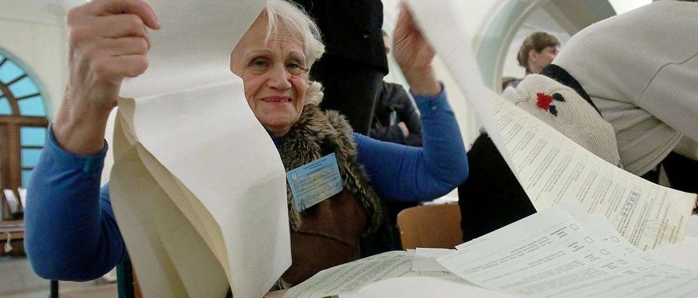 Selbst wenn der Wahltag internationalen Standards genügt haben sollte, muss die Einhaltung demokratischer Prinzipien insgesamt in Zweifel gezogen werden.