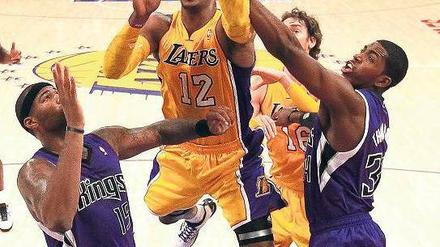 Der Hauptgewinn. Fast alle NBA-Teams machten vor dieser Saison Jagd auf Center Dwight Howard (Mitte), am Ende unterschrieb er bei den Lakers. 
