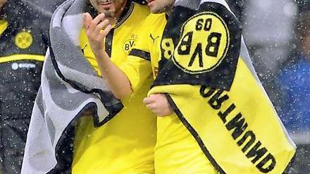 Wie die Schneekönige. Ilkay Gündogan (l.) und Marcel Schmelzer nach dem Sieg in Freiburg.