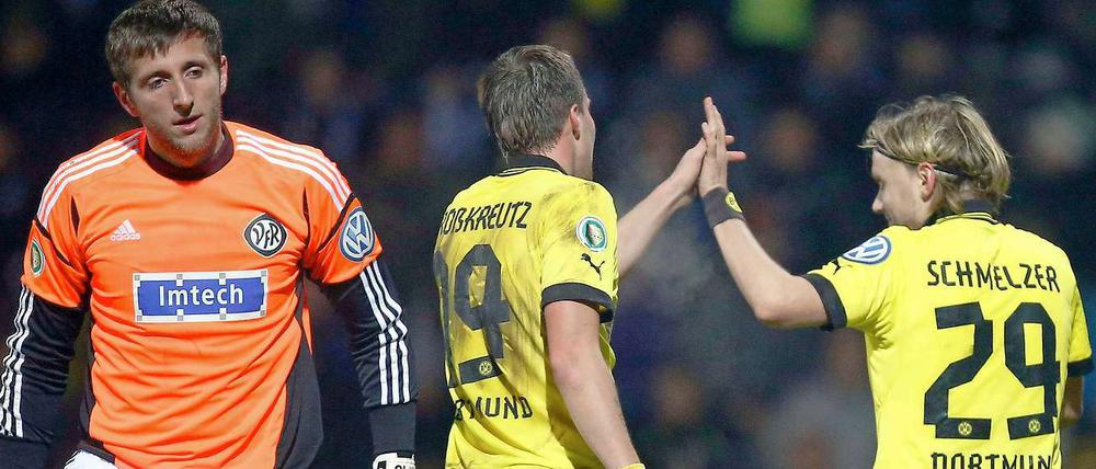 Souverän. Der Titelverteidiger Borussia Dortmund meistert die Hürde VfR Aalen und zieht ins Pokal-Achtelfinale ein.