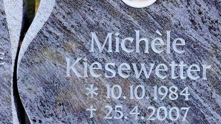 Der Grabstein der in Heilbronn ermordeten Polizistin - ihre Angehörigen erhielten 25.000 Euro.