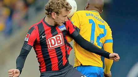 Fabian Lustenberger spielt seit Wochen stark auf der Innenverteidigerposition. So auch zuletzt in Braunschweig.