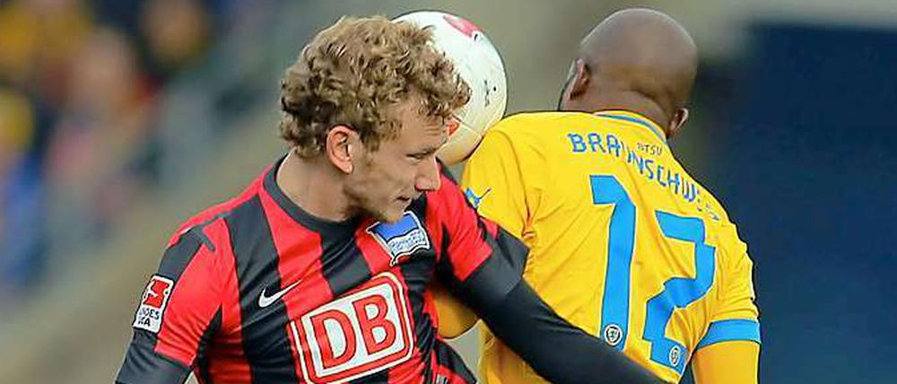 Fabian Lustenberger spielt seit Wochen stark auf der Innenverteidigerposition. So auch zuletzt in Braunschweig.