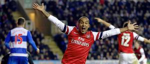 Theo Walcott bejubelt das späte 4:4 für Arsenal. In der Verlängerung kam es dann sogar noch besser für Arsenal.