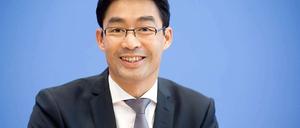 Rösler lobte in London Kanzlerin Merkel und Ex-Kanzler Schröder.