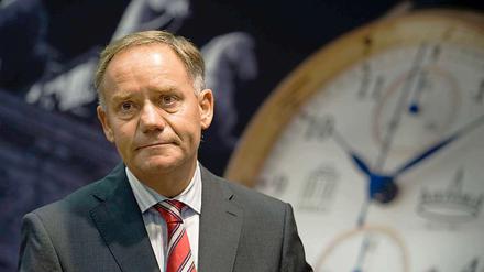 In der Kritik. Rainer Schwarz – hier bei einem Geschäftstermin eines Uhrenherstellers – arbeitete für die Flughäfen in München, Nürnberg, Düsseldorf. Seit 2006 steht er in Berlin unter Vertrag und seit vielen Monaten massiv unter Druck.