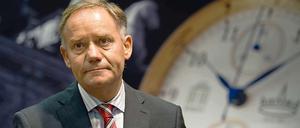 In der Kritik. Rainer Schwarz – hier bei einem Geschäftstermin eines Uhrenherstellers – arbeitete für die Flughäfen in München, Nürnberg, Düsseldorf. Seit 2006 steht er in Berlin unter Vertrag und seit vielen Monaten massiv unter Druck.