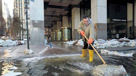 Nachdem "Sandy" vorbei gezogen ist, heißt es in New York: Aufräumen, bitte!