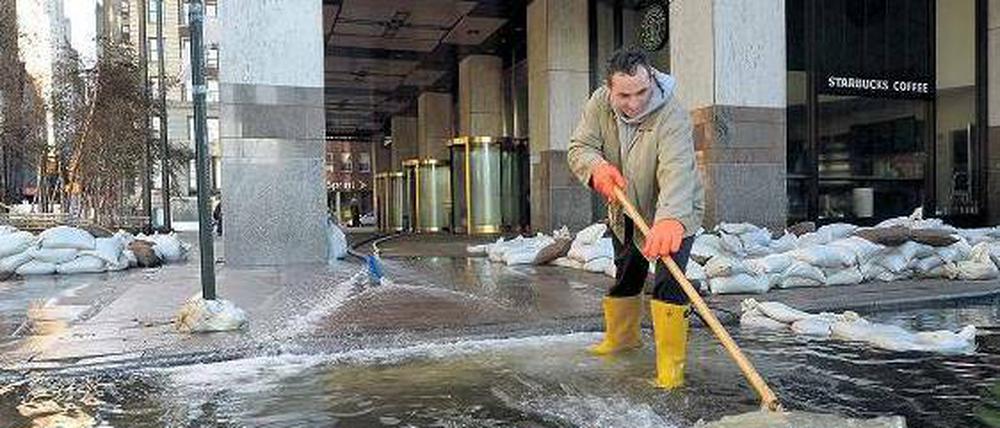 Nachdem "Sandy" vorbei gezogen ist, heißt es in New York: Aufräumen, bitte!