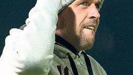 Wormatia wer? Kölns Trainer Holger Stanislawski jubelt über den Sieg. Foto: dpa