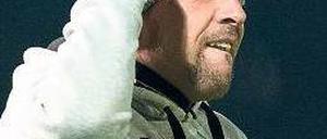 Wormatia wer? Kölns Trainer Holger Stanislawski jubelt über den Sieg. Foto: dpa