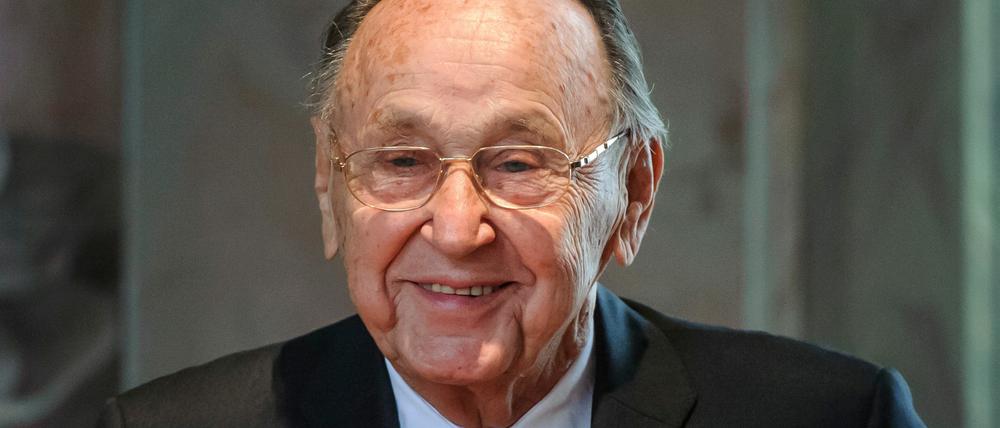 Der frühere Außenminister Hans-Dietrich Genscher wird für sein Lebenswerk geehrt. 