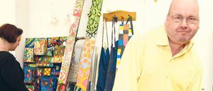 In der Kreativwerkstatt. Helfer Michael Jahn.