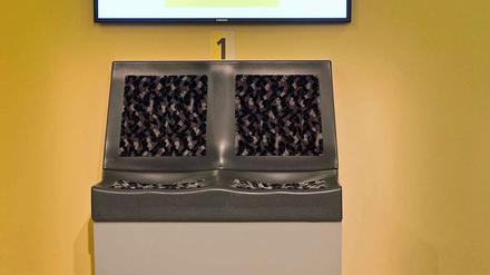 Bei der BVG-Abstimmung zur U-Bahnbestuhlung hat der Kunststoffschalensitz mit Stoffbezug gewonnen.