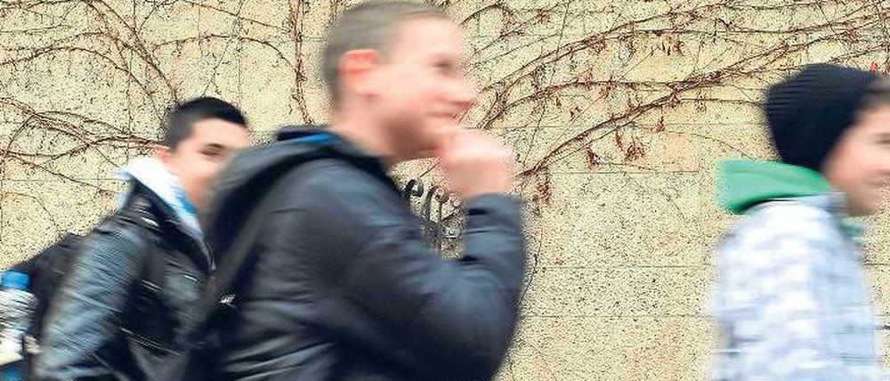 Nichts wie weg: Tausende Berliner Schüler bleiben wochenlang der Schule fern. Viele von ihnen bleiben ohne Abschluss.