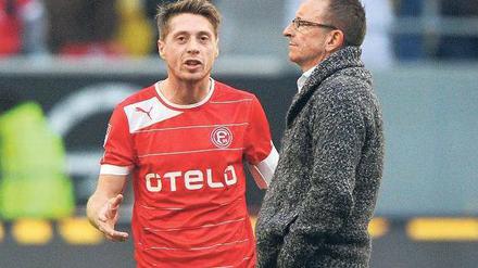 Schweigen ist Gold. Düsseldorfrs Trainer Meier hat seinen Profis Sprechverbot gegenüber den Medien erteilt. Auch der redefreudige Andreas Lambertz muss sich daran halten. Foto: dpa