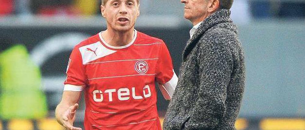 Schweigen ist Gold. Düsseldorfrs Trainer Meier hat seinen Profis Sprechverbot gegenüber den Medien erteilt. Auch der redefreudige Andreas Lambertz muss sich daran halten. Foto: dpa
