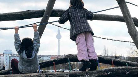 Kinder, Kinder. Das neue Viertel am Rand des Mauerparks ist beschlossene Sache. Doch ob die Zahl der Kita-Plätze dort reicht, bleibt ebenso umstritten wie die Frage, ob die Anwohner ausreichend in die Planungen einbezogen werden. 