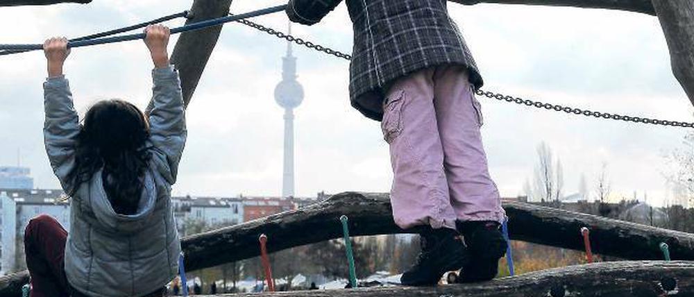 Kinder, Kinder. Das neue Viertel am Rand des Mauerparks ist beschlossene Sache. Doch ob die Zahl der Kita-Plätze dort reicht, bleibt ebenso umstritten wie die Frage, ob die Anwohner ausreichend in die Planungen einbezogen werden.