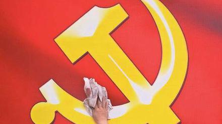 Polierte Performance. Exakt eine Woche, bevor der 18. Parteikongress der Kommunistischen Partei Chinas in Peking eröffnet wird, deuten Wirtschaftsdaten auf eine Erholung der chinesischen Konjunktur hin. 