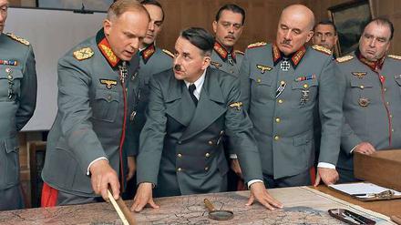 Schon im Vorfeld von „Rommel“ gab es jede Menge Trouble. Die Enkelin des Generalfeldmarschalls, Catherine Rommel, befürchtete eine zu kritische Sichtweise auf ihren Großvater. Drehbuchfassungen kursierten in der Öffentlichkeit.