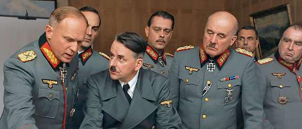 Schon im Vorfeld von „Rommel“ gab es jede Menge Trouble. Die Enkelin des Generalfeldmarschalls, Catherine Rommel, befürchtete eine zu kritische Sichtweise auf ihren Großvater. Drehbuchfassungen kursierten in der Öffentlichkeit.