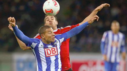 Im Spiel zwischen Hertha BSC und dem FC Ingolstadt gab es wie auch beim Kopfballduell zwischen Marcel Ndjeng und Ingolstadts Alper Uludag keinen klaren Sieger.