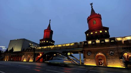 Die Oberbaumbrücke verbindet Friedrichshain und Kreuzberg. Der Bezirk hat einen grünen Bürgermeister. Wie macht sich das bemerkbar?