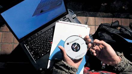 Schneller Umstieg. Einigen Computerbesitzern kann es offenbar nicht schnell genug gehen, auf Windows 8 umzusteigen. Die günstigen Konditionen dürften das zusätzlich unterstützen. Bis Ende Januar 2013 gibt es das Upgradepaket auf Windows 8 Pro im Handel als DVD für 60 Euro und als Download für 30 Euro. Windows-7-Nutzer, die ihr System ab Juni gekauft haben, zahlen sogar nur 15 Euro. 