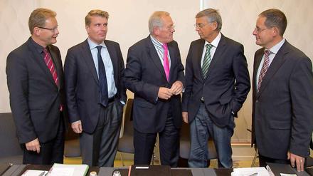 Die CDU-Politiker Thomas Dörflinger (l-r), Thomas Bareiß, Christean Wagner, Wolfgang Bosbach und Steffen Flath: Sie haben den neuen bürgerlich-konservativen Berliner Kreis gegründet.